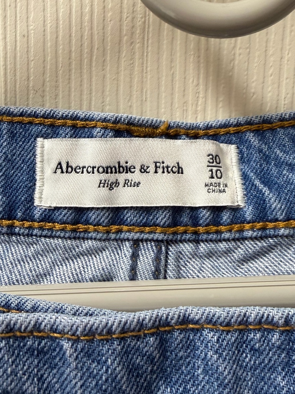 ๐ Abercrombie & Fitch Light Wash High-Rise Wrap Skirt - Picture 3 of 3